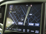 メーカー装着のナビを装備しております。