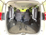後席を格納すると、これだけの広さが!シーンに合わせたシートアレンジで、大きな荷物も積むことが出来ます♪