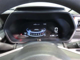 とっても見やすいメーターです。夜間時はラグジュアリーな気分にさせてくれる照明が魅力ですので、夜のドライブも楽しみになりますよ♪