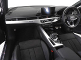 Audiのインテリアはエクステリア同様、優れたデザイン性とクオリティ、そして機能性を兼ね備えております。