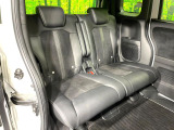後部座席も気になるようなキズ・汚れやへたり等、大きなダメージはなく、良好な状態です。