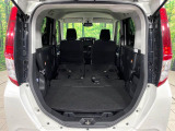 普段のお買い物や通勤、送迎等に十分な荷室スペースを確保しております。セカンドシートを倒すと、大きな荷物の積載も可能です♪