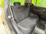 後部座席も気になるようなキズ・汚れやへたり等、大きなダメージはなく、良好な状態です。