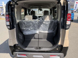 樹脂ラゲッジボード&PVC後席シートバックで汚れた物も気にせず積み込めます!後席を倒せば自転車も積み込みOK