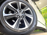 【純正16インチアルミホイール】外観にマッチした純正アルミホイールを装着しております。各種社外アルミホイールや、スタッドレスタイヤも取扱いしております。是非ご相談ください♪