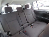 後部座席も気になるようなキズ・汚れやへたり等、大きなダメージはなく、良好な状態です。