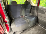 後部座席も気になるようなキズ・汚れやへたり等、大きなダメージはなく、良好な状態です。