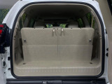 普段のお買い物や通勤、送迎等に十分な荷室スペースを確保しております。セカンドシートを倒すと、大きな荷物の積載も可能です♪