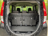 普段のお買い物や通勤、送迎等に十分な荷室スペースを確保しております。セカンドシートを倒すと、大きな荷物の積載も可能です♪