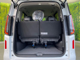 普段のお買い物や通勤、送迎等に十分な荷室スペースを確保しております。セカンドシートを倒すと、大きな荷物の積載も可能です♪