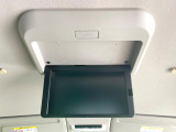 【フリップダウンモニター】大画面モニターで後席でもエンタメをお楽しみいただけます。小さなお子様にも大人気の装備です♪