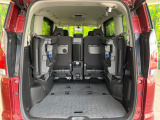 普段のお買い物や通勤、送迎等に十分な荷室スペースを確保しております。セカンドシートを倒すと、大きな荷物の積載も可能です♪