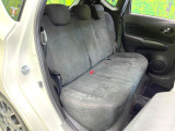 後部座席も気になるようなキズ・汚れやへたり等、大きなダメージはなく、良好な状態です。