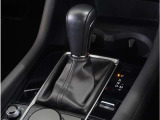 【シフトレバー】シフトもとても操作しやすいデザインになっております。運転する人の事を第一に考えた操作性の高い仕様です。