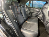 後部座席も気になるようなキズ・汚れやへたり等、大きなダメージはなく、良好な状態です。