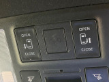 【両側パワースライドドア】スマートキーや運転席のスイッチで後席両側スライドドアの開閉が可能♪電動だから力を入れてドアを開ける必要が無く、小さなお子様でも簡単に開け閉めでき快適です♪