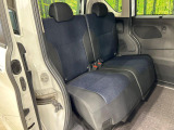 後部座席も気になるようなキズ・汚れやへたり等、大きなダメージはなく、良好な状態です。