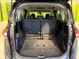 普段のお買い物や通勤、送迎等に十分な荷室スペースを確保しております。セカンドシートを倒すと、大きな荷物の積載も可能です♪