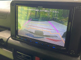 【バックカメラ】駐車時に後方がリアルタイム映像で確認できます。大型商業施設や立体駐車場での駐車時や、夜間のバック時に大活躍!運転スキルに関わらず、今や必須となった装備のひとつです!