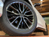 【純正20インチアルミホイール】外観にマッチした純正アルミホイールを装着しております。各種社外アルミホイールや、スタッドレスタイヤも取扱いしております。是非ご相談ください♪