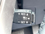 【クルーズコントロール】高速道路もラクラク走行。アクセルを離しても一定速度で走行ができ、長距離運転時の負担を軽減!加速・減速も簡単なスイッチ操作で調整できます。