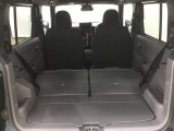 シートアレンジが多彩で、荷物の大小に応じてスペースを変えられる便利なお車です!