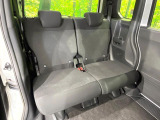 後部座席も気になるようなキズ・汚れやへたり等、大きなダメージはなく、良好な状態です。