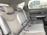後部座席も気になるようなキズ・汚れやへたり等、大きなダメージはなく、良好な状態です。