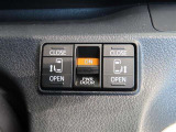 運転席からも操作できる両側パワースライドドア付きです。