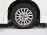 タイタサイズは(195/65R15)で純正アルミホイールです。