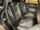 後部座席も気になるようなキズ・汚れやへたり等、大きなダメージはなく、良好な状態です。