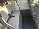 リアシートも前席同様広々としておりますので、後部座席にお乗りの方も快適に過ごして頂けます。