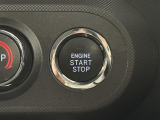 【プッシュスタート】スマートキーを持っているだけ、鍵を差し込むことなく、ボタンを押すだけでエンジン始動や停止を行うことができます。