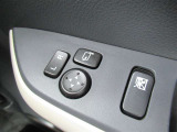 駐車時や狭い道でのすれ違い時に気を使うミラー。電動格納式ドアミラーはそんな時に便利です。