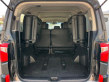 後席を格納すると、これだけの広さが!シーンに合わせたシートアレンジで、大きな荷物も積むことが出来ます♪