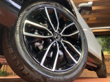 【純正18インチアルミホイール】外観にマッチした純正アルミホイールを装着しております。各種社外アルミホイールや、スタッドレスタイヤも取扱いしております。是非ご相談ください♪