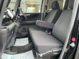 【助手席 】納車前には専門業者にてクリーニングを実施し綺麗な状態でお渡します!
