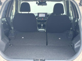 普段のお買い物や通勤、送迎等に十分な荷室スペースを確保しております。セカンドシートを倒すと、大きな荷物の積載も可能です♪
