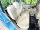 後部座席も気になるようなキズ・汚れやへたり等、大きなダメージはなく、良好な状態です。