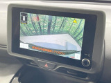 【バックカメラ】駐車時に後方がリアルタイム映像で確認できます。大型商業施設や立体駐車場での駐車時や、夜間のバック時に大活躍!運転スキルに関わらず、今や必須となった装備のひとつです!