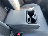 もちろん二列目にもドリンクホルダーはございます!同乗者の方も快適に過ごしていただけるでしょう!