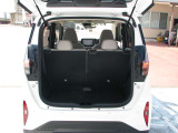 ラゲッジスペースも広々していて荷物もたくさん載りそうです。普段のお買い物もこれだけのスペースがあれば安心です。