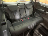 3列目シートはもちろん状態良好☆大人でもゆったりと座って頂けますので、大人数でのお出かけもラクラクです♪ご家族で、気の知れた仲間で、ドライブに行くのが楽しみですね♪