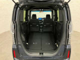 簡単に収納できる後部座席!大空間が出現します!シートアレンジが多彩な点も特徴です!レジャー用品も積み込めます!