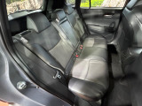 後部座席も気になるようなキズ・汚れやへたり等、大きなダメージはなく、良好な状態です。