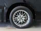 純正のアルミホイール装着車です。タイヤサイズは205/55R16です。