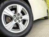 【純正16インチアルミホイール】外観にマッチした純正アルミホイールを装着しております。各種社外アルミホイールや、スタッドレスタイヤも取扱いしております。是非ご相談ください♪
