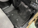 嬉しい純正フロアマット付き♪ 状態も良好です(^^♪