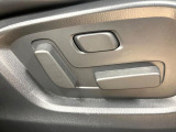 【パワーシート】スイッチ一つで簡単にシートの微調整が可能!電動だから力もいりません!自分に最適なシートポジションにセットして、快適なドライブをお楽しみください。