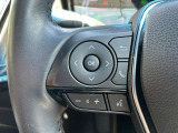 ステアリングスイッチを装備。ハンドルから手を離さずにオーディオ操作などが可能です。